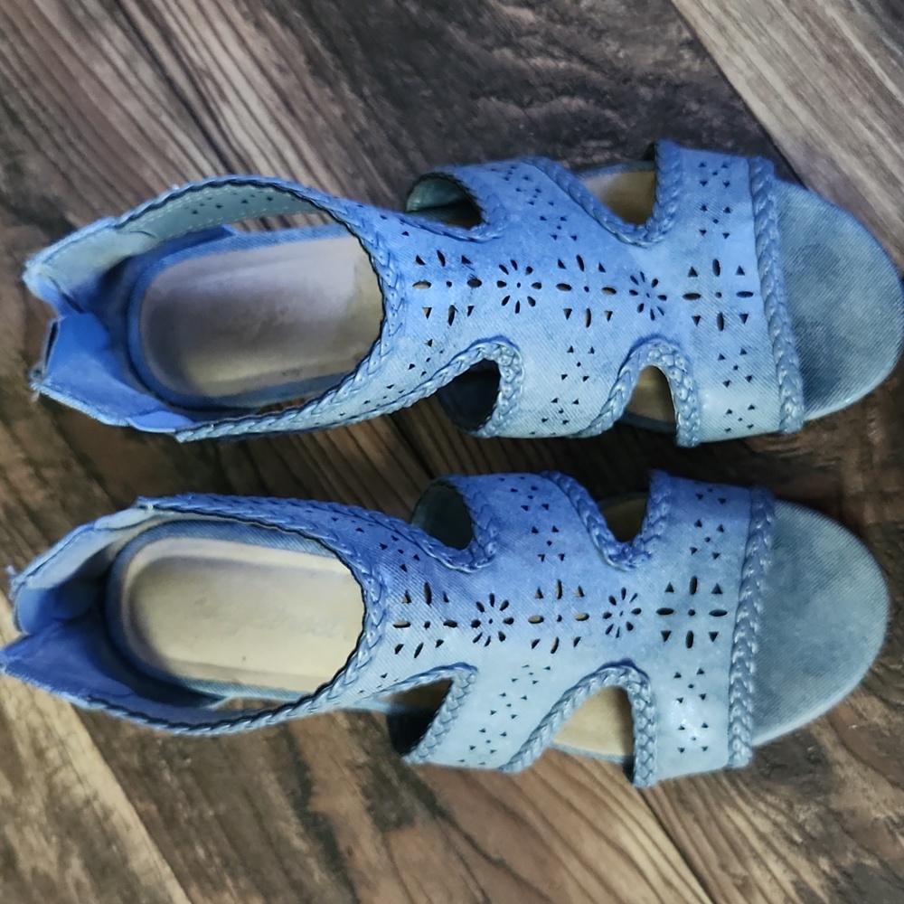 💚Easy Street Blue Sandals with Lattice Design